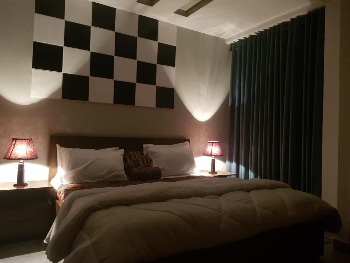 לאהור Hotel Holiday מראה חיצוני תמונה